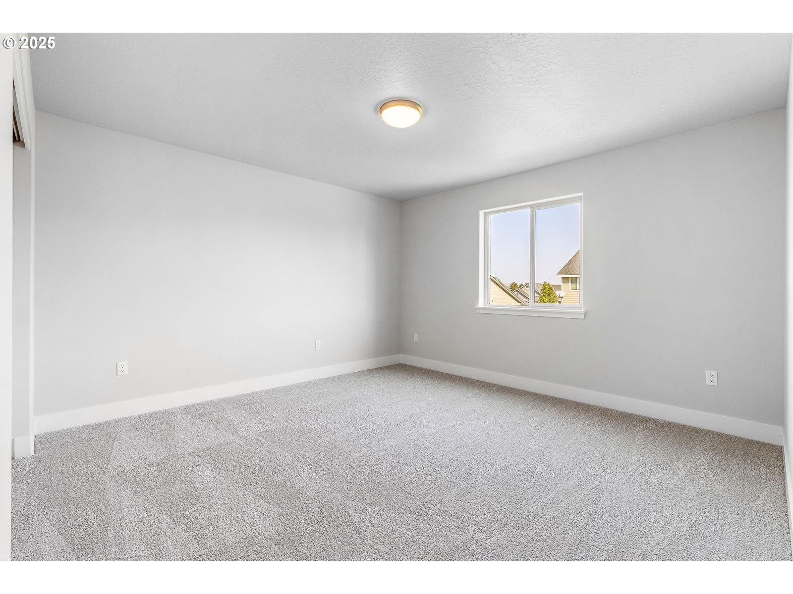 104 Tiber Court Boardman, OR 97818 - Photo 19 of 33 a view of an empty room with a window