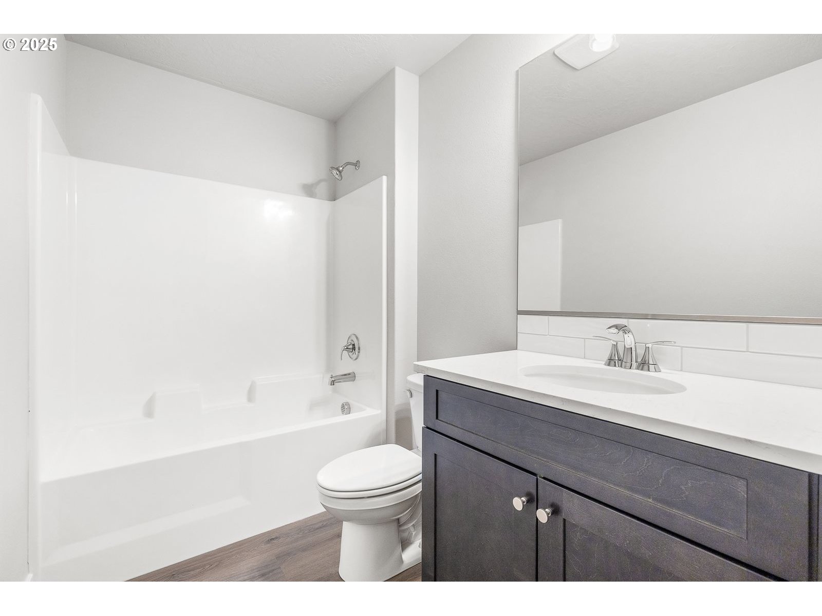 104 Tiber Court Boardman, OR 97818 - Photo 20 of 33 a bathroom with a sink a toilet and shower