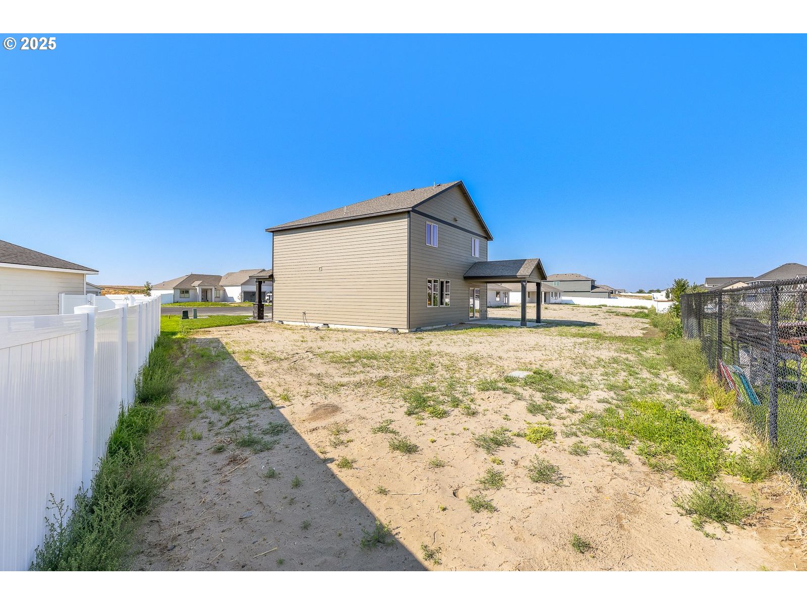 104 Tiber Court Boardman, OR 97818 - Photo 25 of 33 a view of a backyard of the house