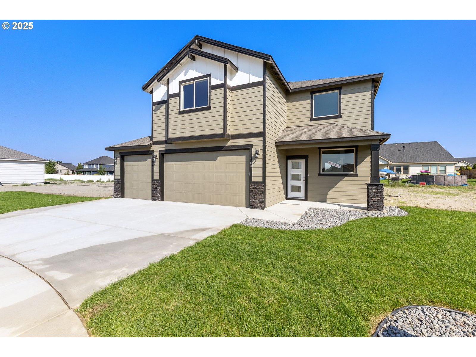 104 Tiber Court Boardman, OR 97818 - Photo 27 of 33 a front view of a house with a yard