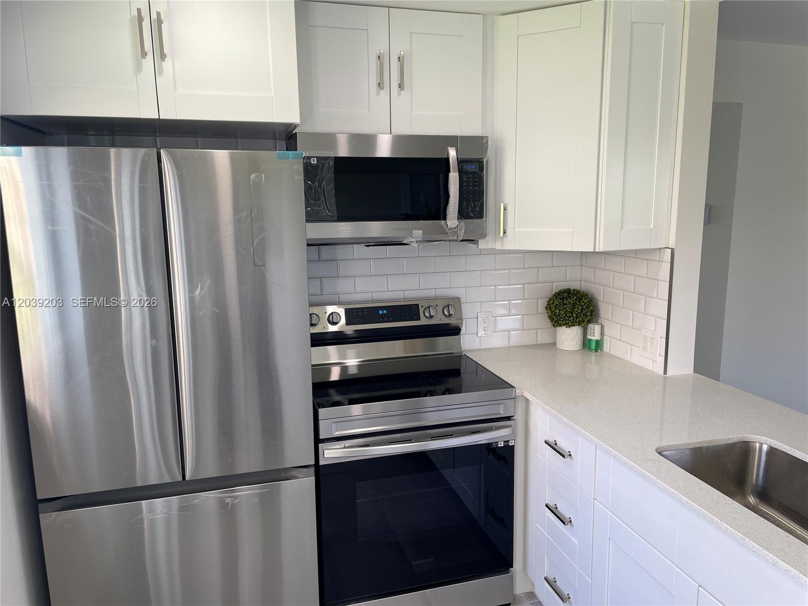 136 Brighton D, Unit 136 Boca Raton, FL 33434 - Photo 4 of 46
