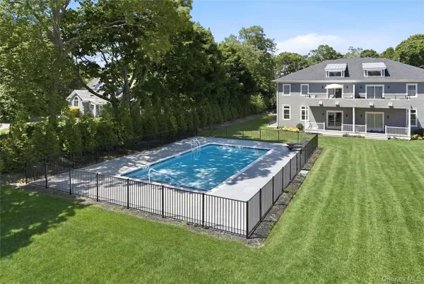 $895,000 | 19 Montauk Highway, Unit 9, Westhampton, NY 11977