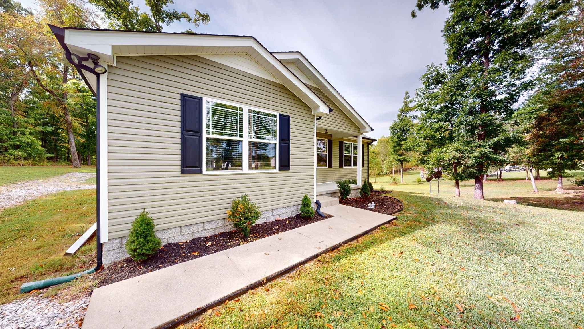 826 Hooper Road Charlotte, TN 37036 - Photo 3 of 36 Gallery Image 3