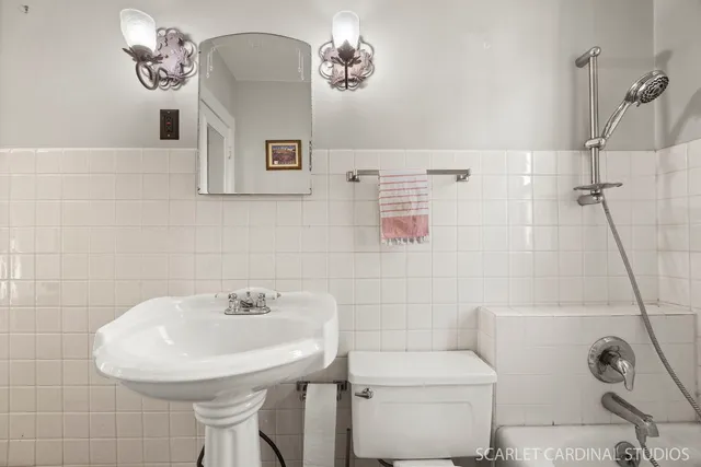 $375,000 | 84 South Caroline Street, Crystal Lake, IL 60014