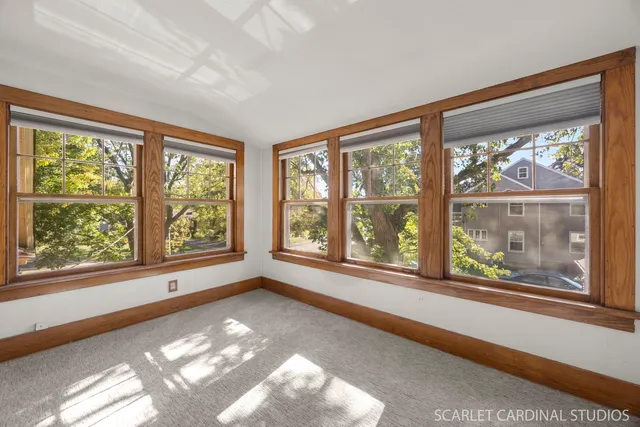 $375,000 | 84 South Caroline Street, Crystal Lake, IL 60014