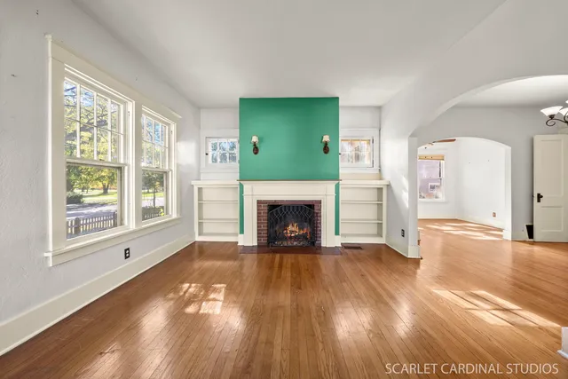 $375,000 | 84 South Caroline Street, Crystal Lake, IL 60014