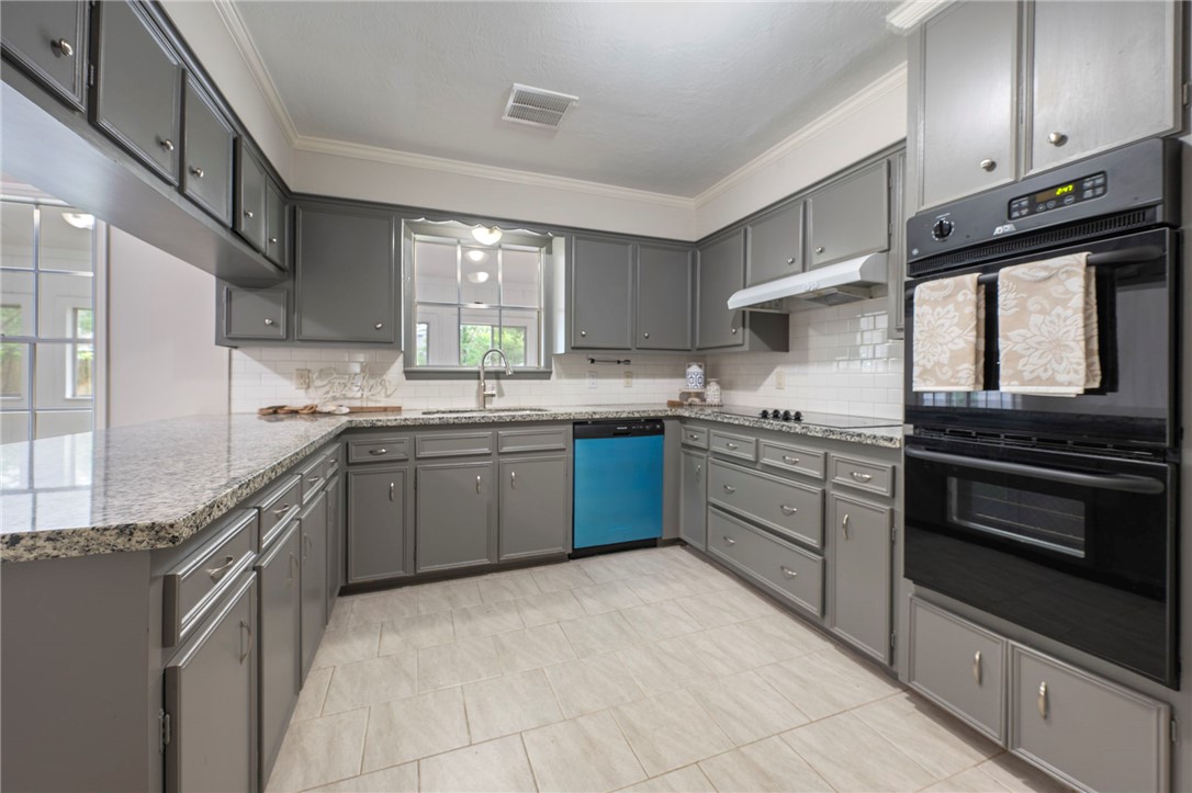3807 Oak Ridge Drive Bryan, TX 77802 - Photo 7 of 24