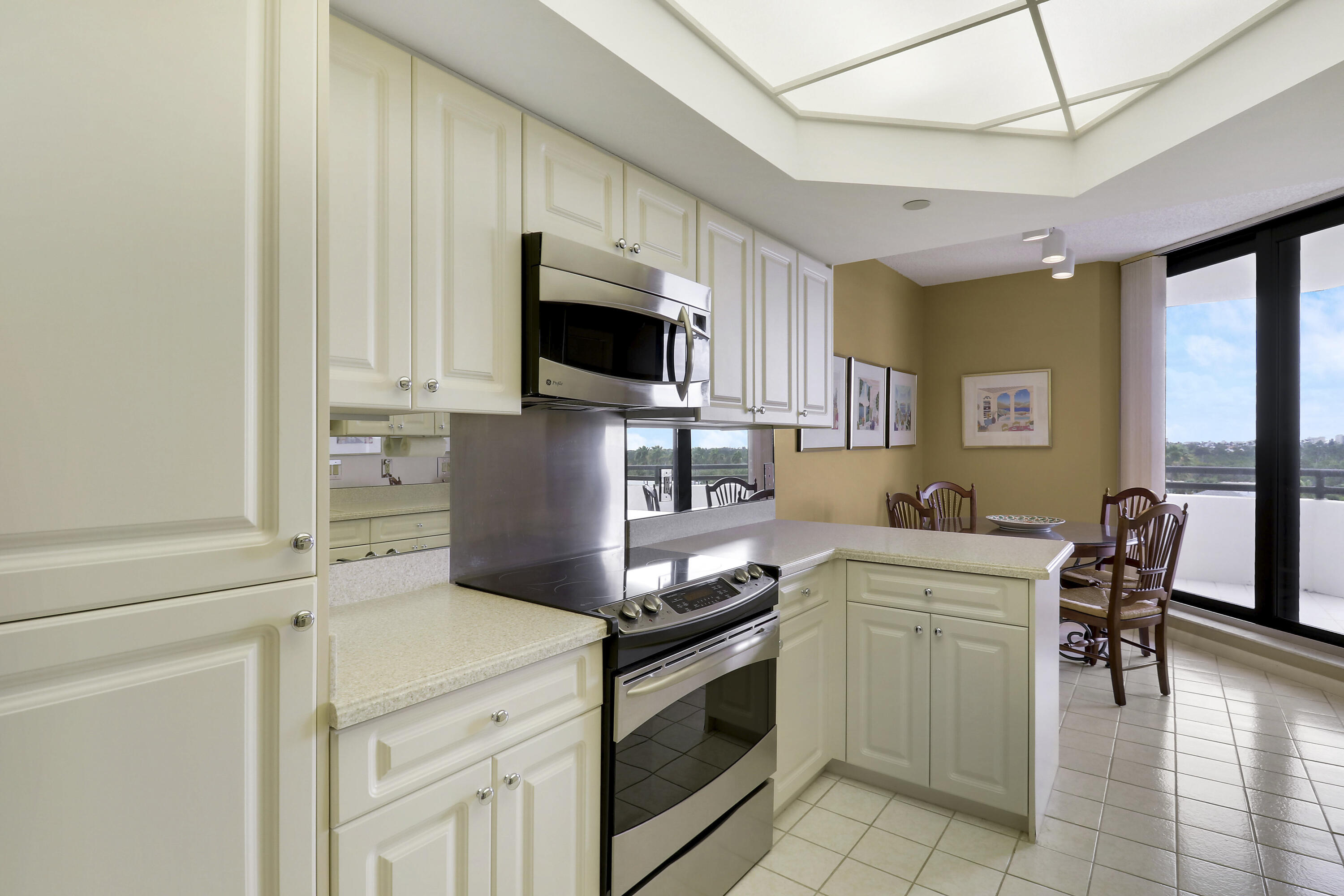 3322 Casseekey Island Road, Unit 604 Jupiter, FL 33477 - Photo 17 of 55 kitchen II
