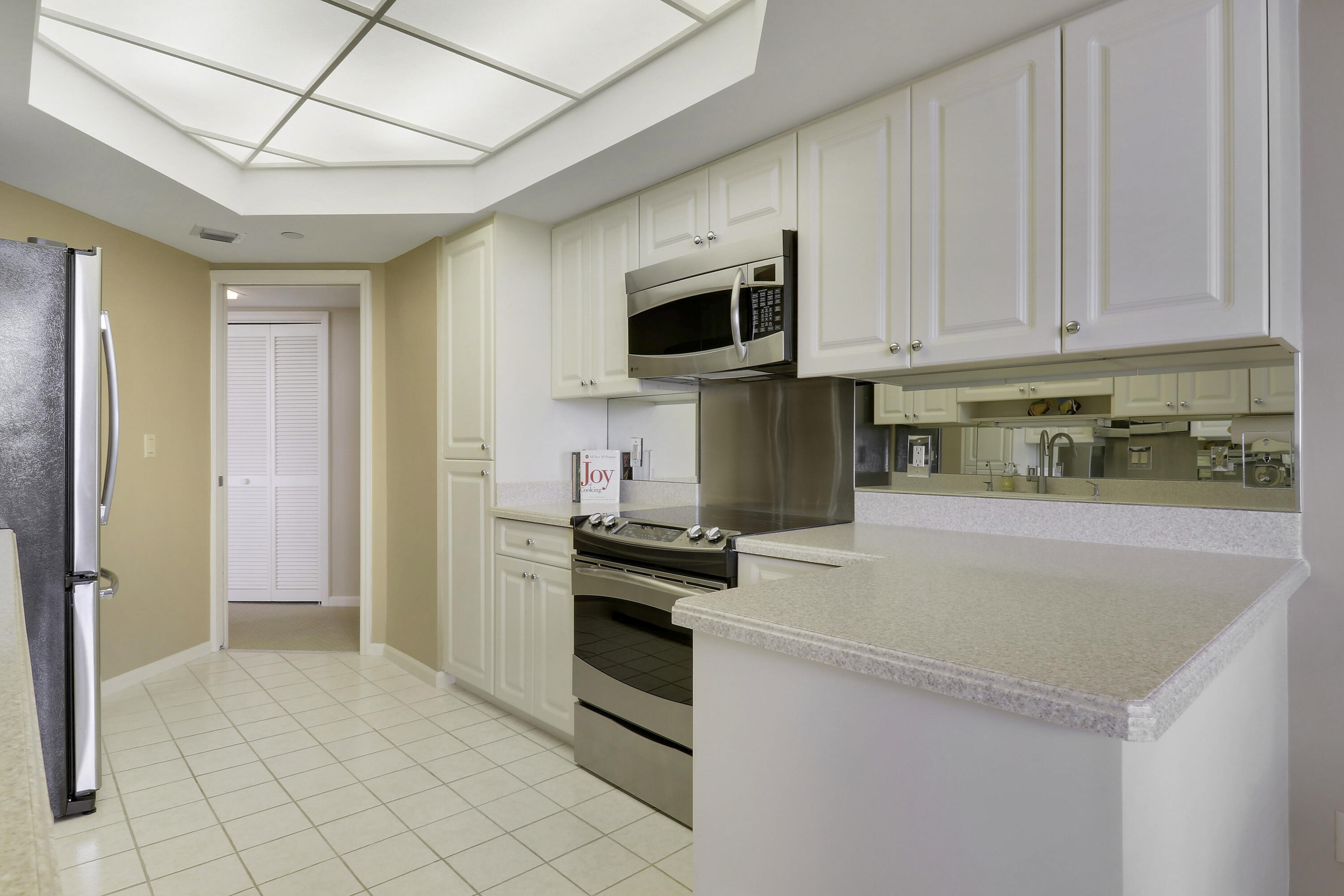 3322 Casseekey Island Road, Unit 604 Jupiter, FL 33477 - Photo 20 of 55 kitchen IV