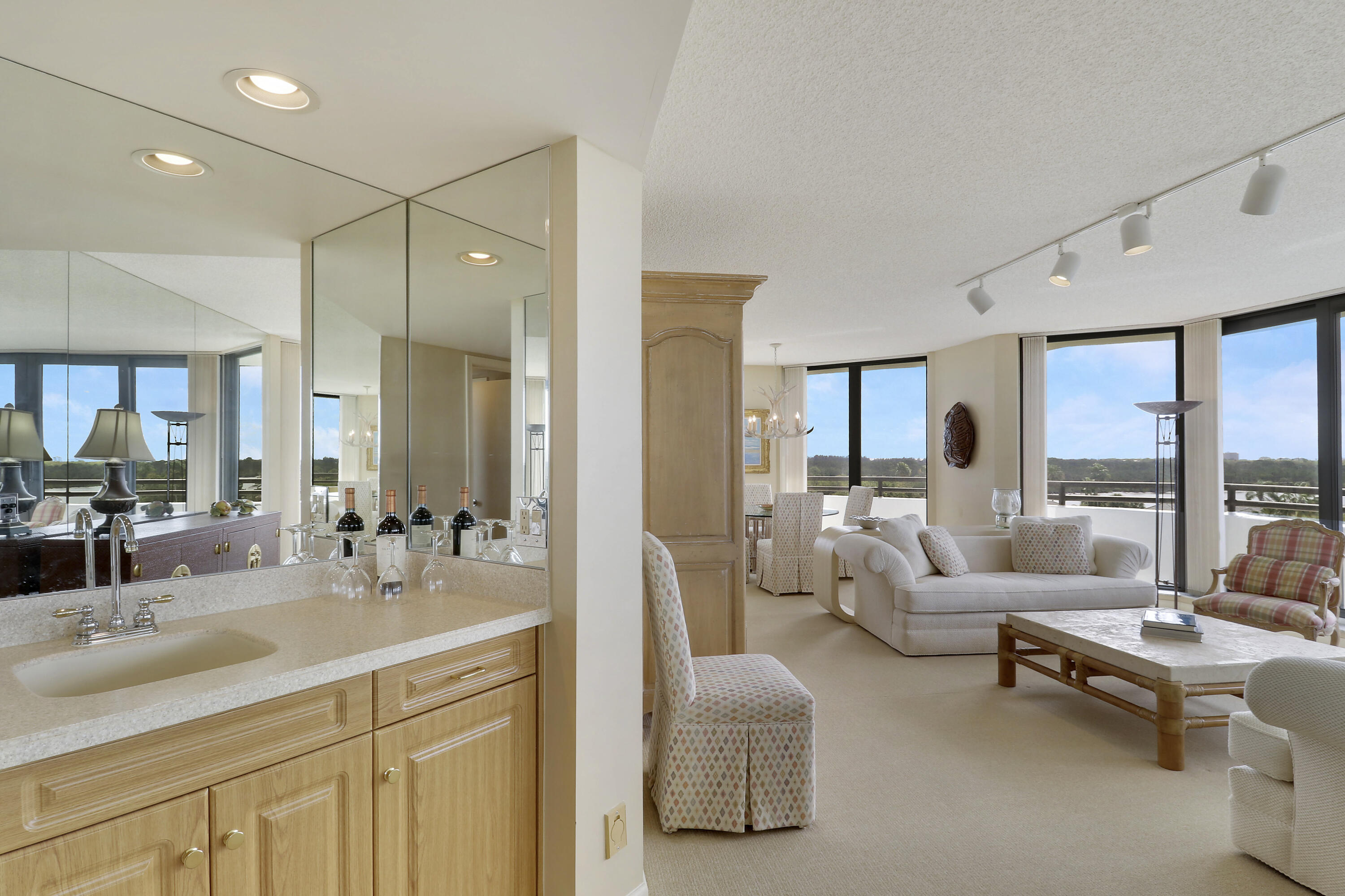 3322 Casseekey Island Road, Unit 604 Jupiter, FL 33477 - Photo 5 of 55 Wet Bar and Living Room