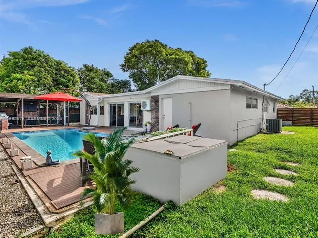 $1,085,000 | 20350 Highland Lakes Boulevard, Miami, FL 33179
