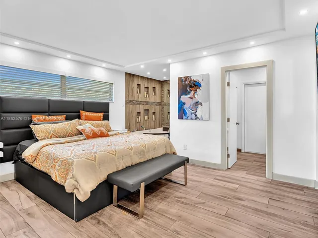 $1,085,000 | 20350 Highland Lakes Boulevard, Miami, FL 33179