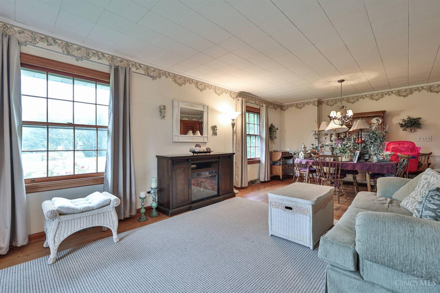 2248 Springdale Road Cincinnati, OH 45231 - Photo 3 of 29 Gallery Image 3