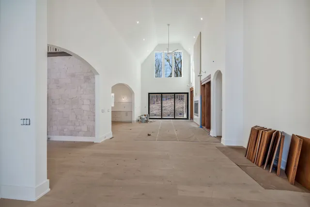 a view of livingroom with furniture