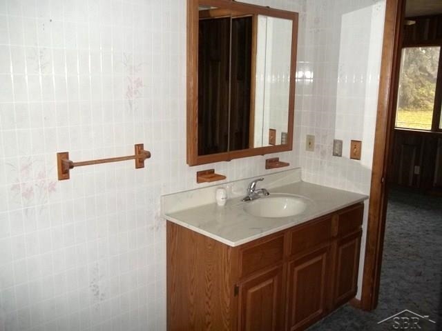 10269 Frost Road Freeland, MI 48623 - Photo 10 of 20 31220954-9.JPG