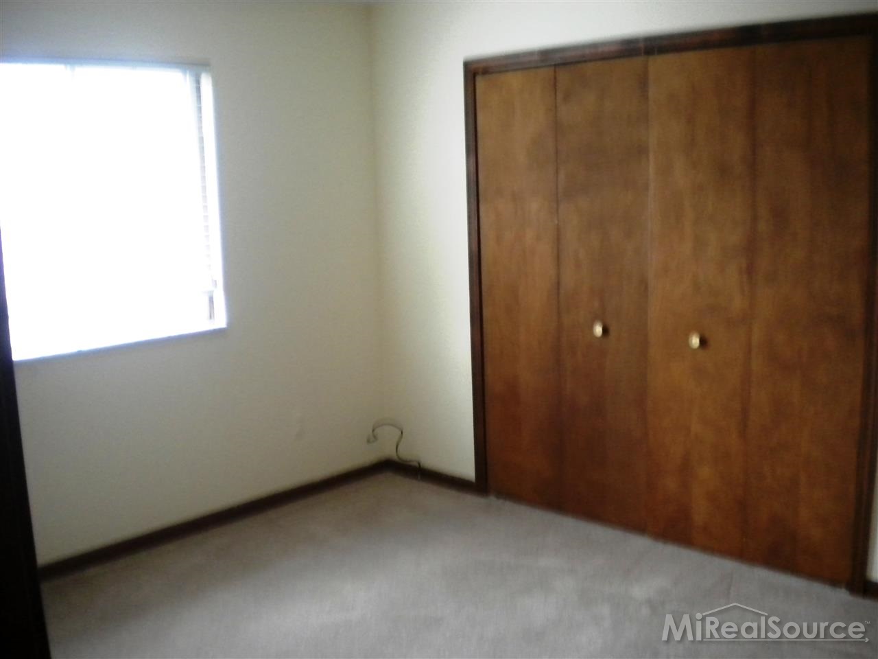 908 Neff Road Grosse Pointe, MI 48230 - Photo 6 of 9 31176104-5.JPG