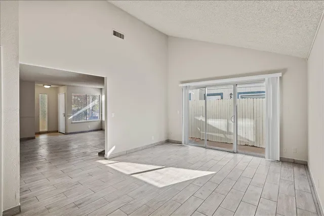 a view of livingroom with an entryway