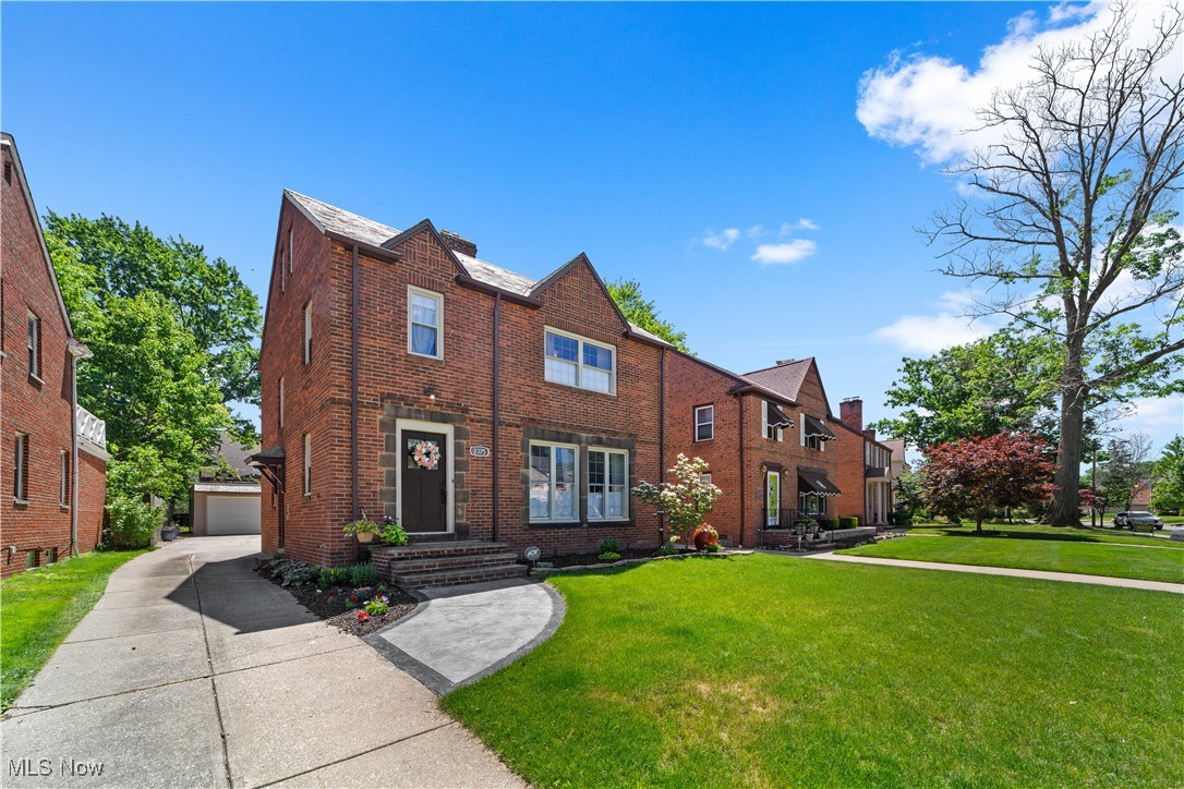 2375 Eardley Road Cleveland, OH 44118 - Photo 3 of 40 Gallery Image 3
