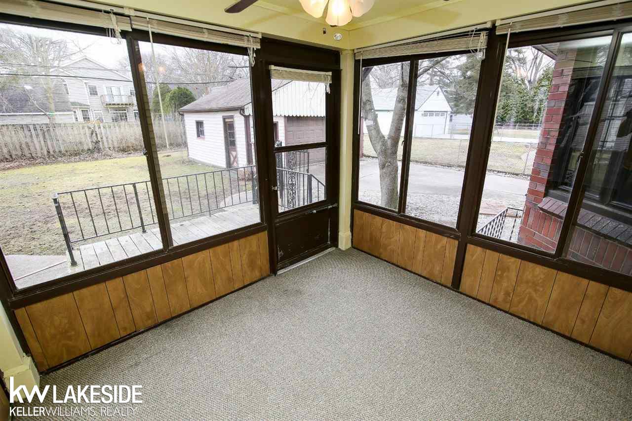 963 Roslyn Road Grosse Pointe Woods, MI 48236 - Photo 7 of 30