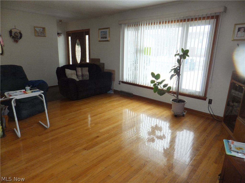 8605 Biddulph Road Brooklyn, OH 44144 - Photo 3 of 24