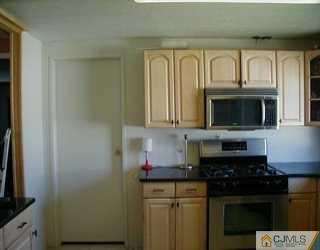 21 Steinbeck Road North Brunswick, NJ 08902 - Photo 2 of 8