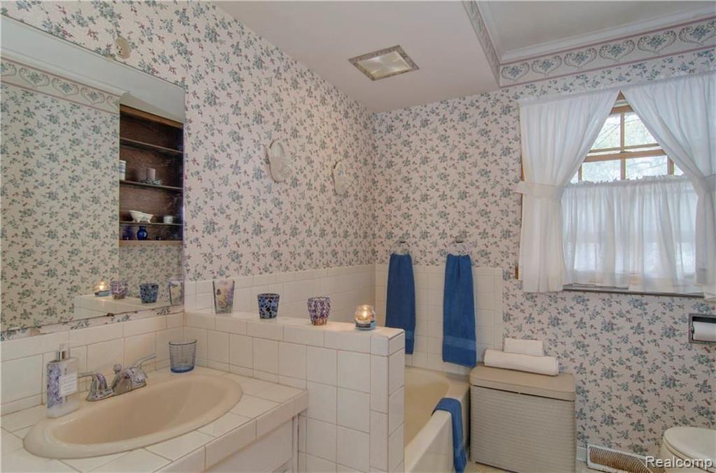 9314 Sheldon Road Plymouth, MI 48170 - Photo 15 of 34 Gallery Image 15