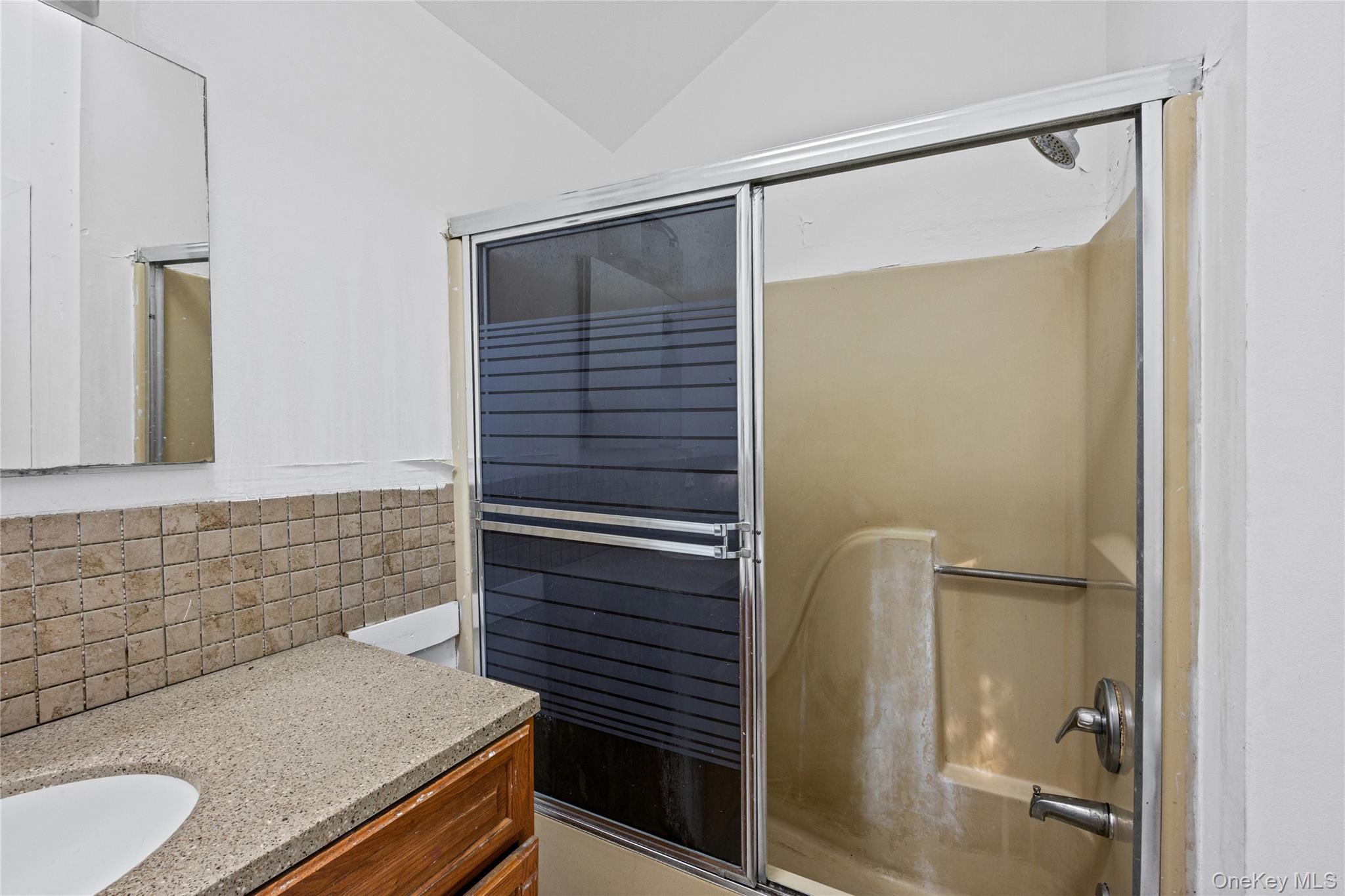 426 Riverleigh Avenue Riverside, NY 11901 - Photo 32 of 43