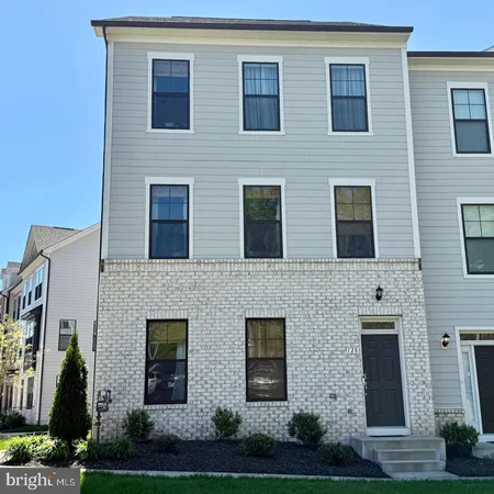 $3,300 | 128 Kinross Lane, Fredericksburg, VA 22401