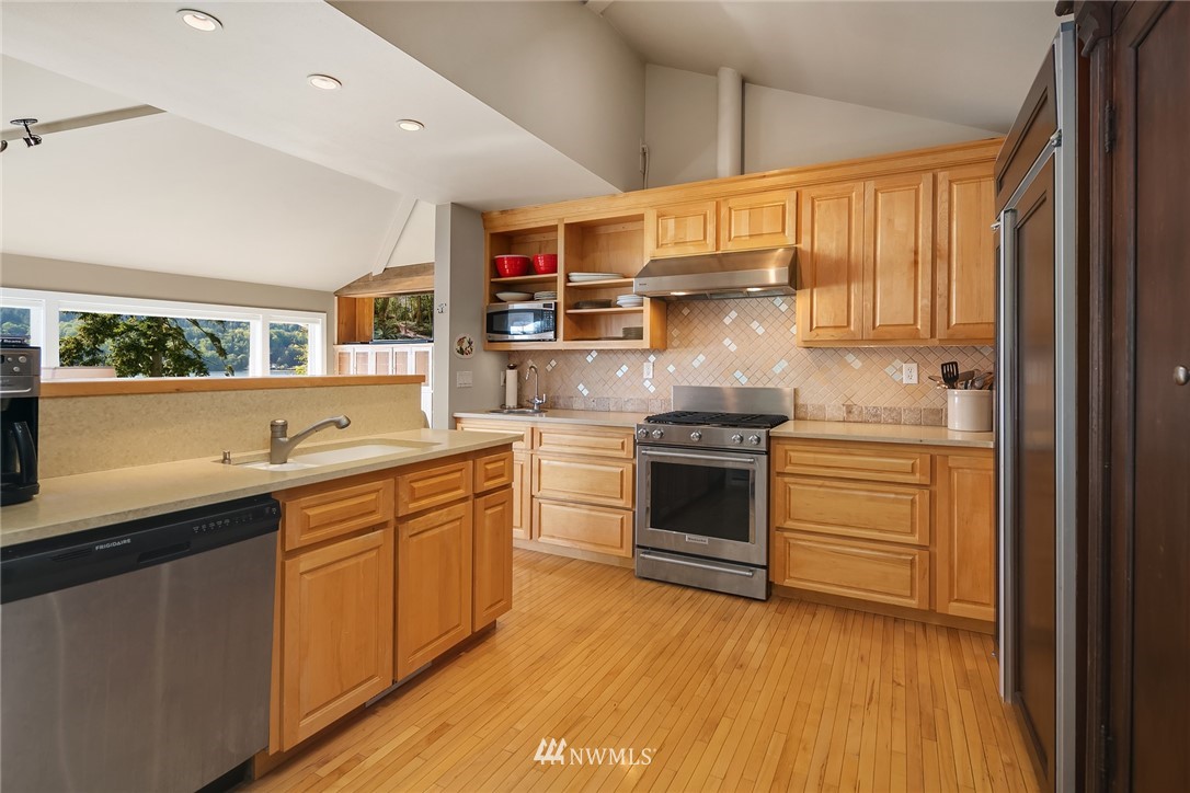27225 Hake Road Southwest Vashon, WA 98070 - Photo 7 of 25 Gallery Image 7