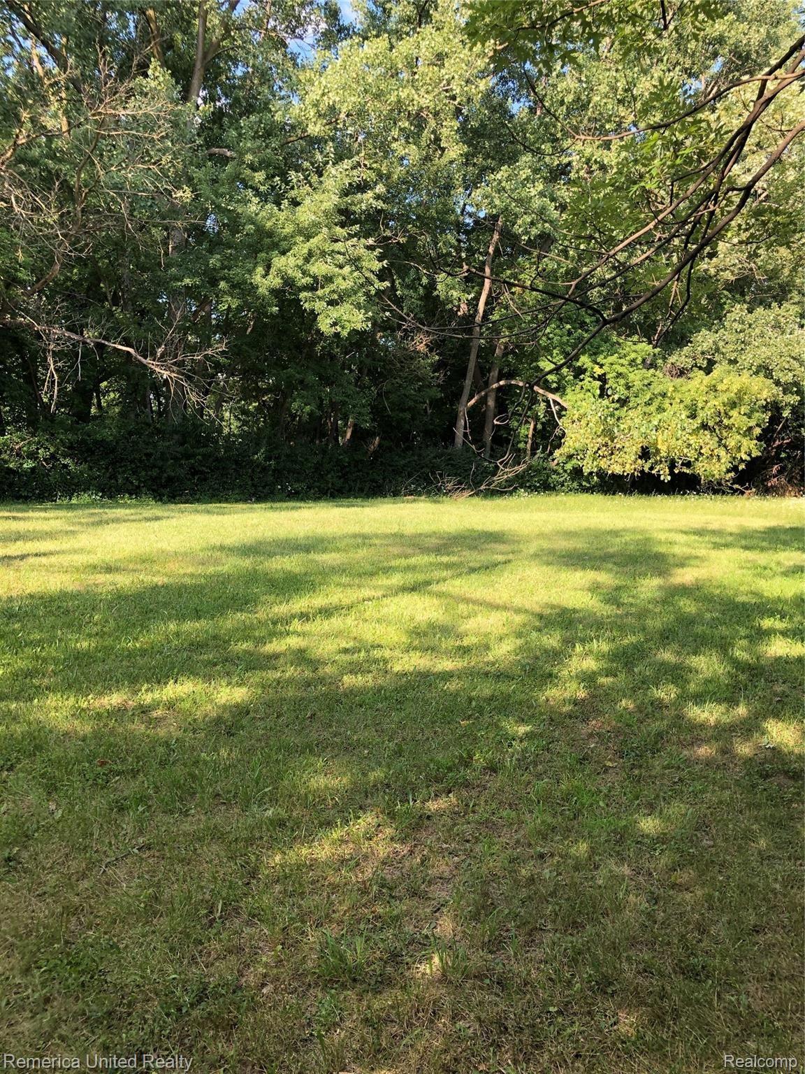 20918 Tuck Road Farmington, MI 48336 - Photo 21 of 23 E6FAE138-3FA3-40EB-896A-960C26E2F5B5.jpeg