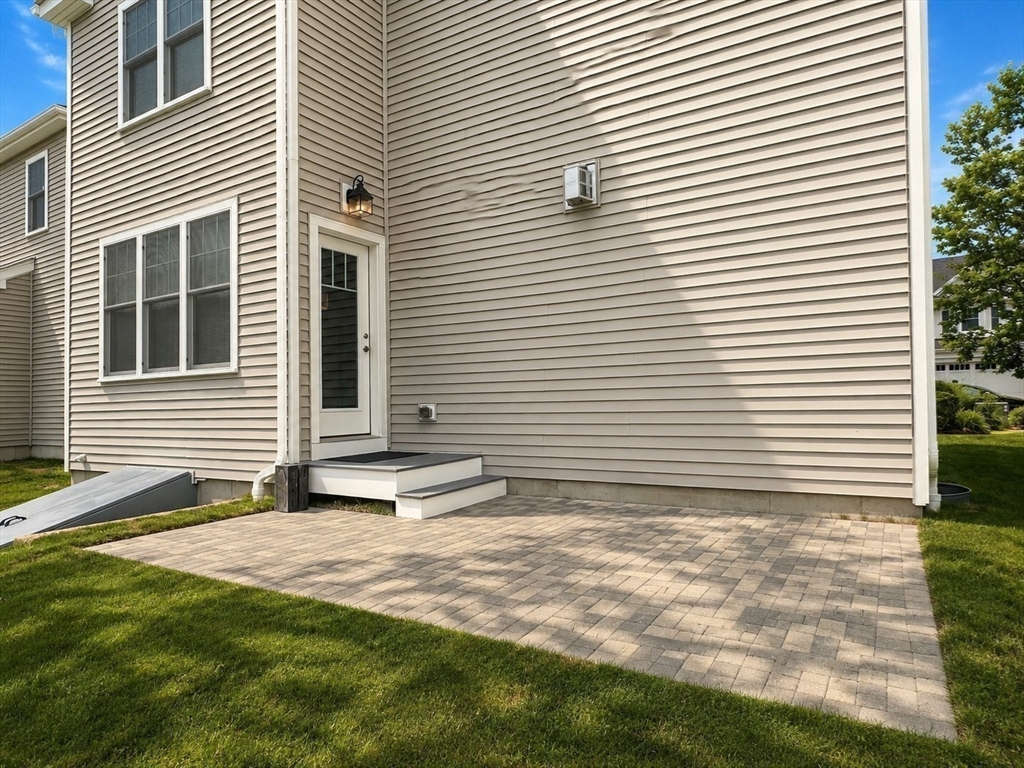 127 Oxbow Road Framingham, MA 01701 - Photo 4 of 31
