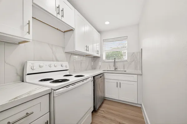 $1,000 | 6615 West Montgomery Road, Houston, TX 77091