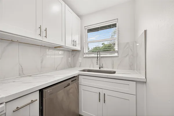 $1,000 | 6615 West Montgomery Road, Houston, TX 77091