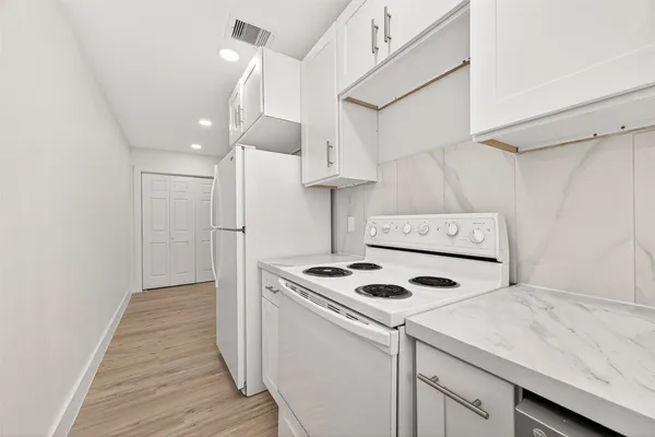 $1,000 | 6615 West Montgomery Road, Houston, TX 77091