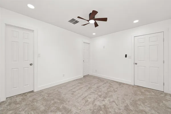 $1,000 | 6615 West Montgomery Road, Houston, TX 77091