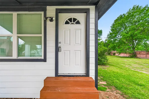 $1,000 | 6615 West Montgomery Road, Houston, TX 77091