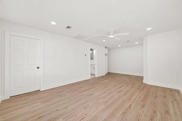 $1,000 | 6615 West Montgomery Road, Houston, TX 77091