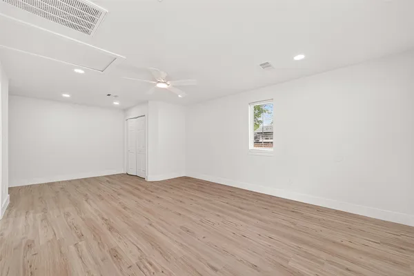$1,000 | 6615 West Montgomery Road, Houston, TX 77091
