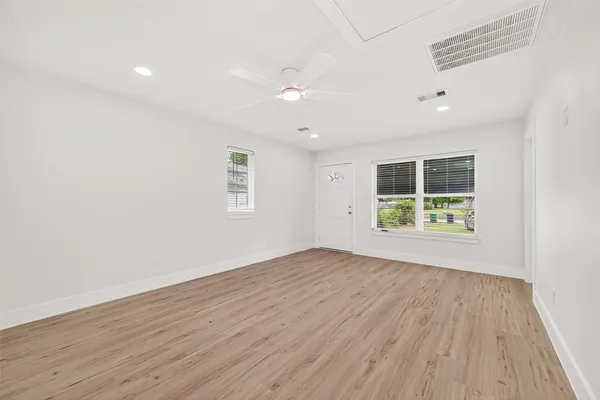 $1,000 | 6615 West Montgomery Road, Houston, TX 77091