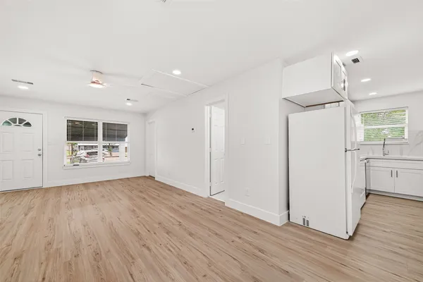 $1,000 | 6615 West Montgomery Road, Houston, TX 77091