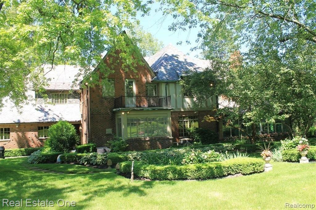 4540 Walnut Lake Road Bloomfield Hills, MI 48301 - Photo 1 of 24 img_8365 (Large).jpg