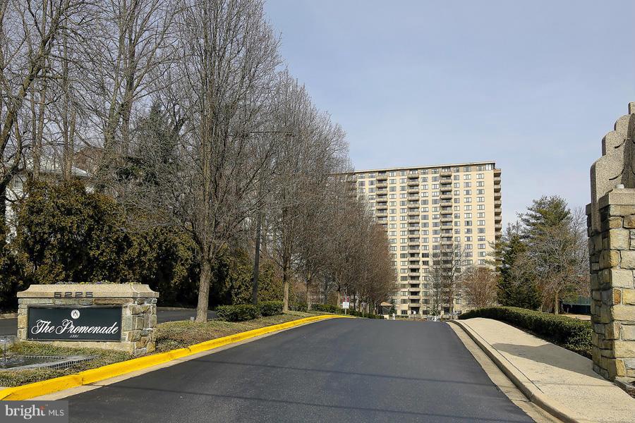 5225 Pooks Hill Road, Unit 717S Bethesda, MD 20814 - Photo 2 of 17 Entrance