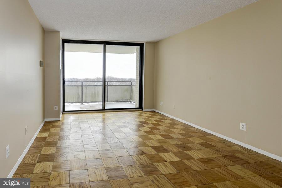 5225 Pooks Hill Road, Unit 717S Bethesda, MD 20814 - Photo 4 of 17 Living Room