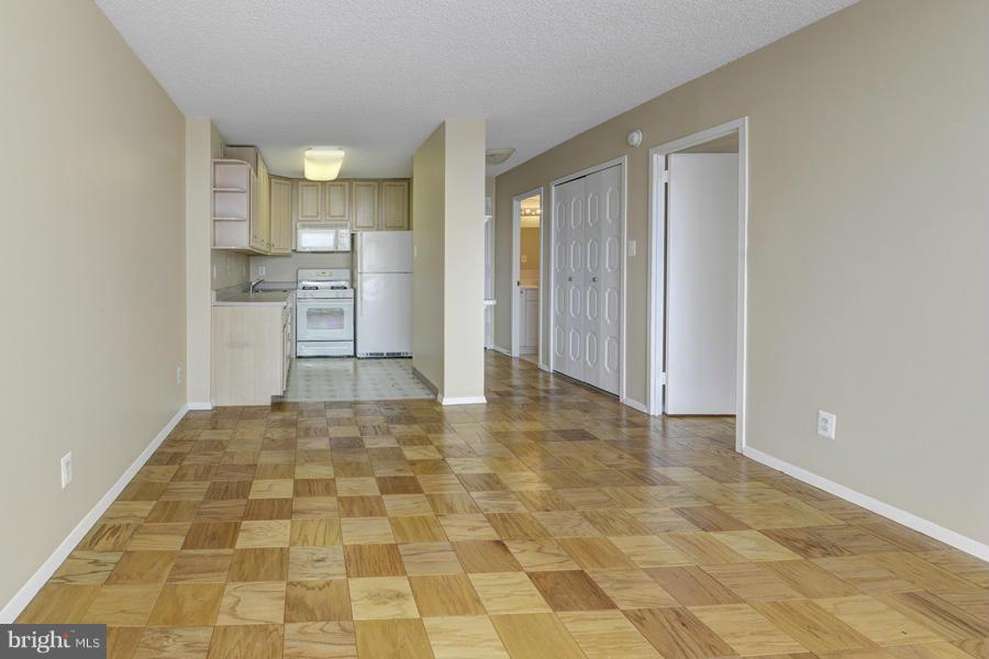 5225 Pooks Hill Road, Unit 717S Bethesda, MD 20814 - Photo 5 of 17 Living Room