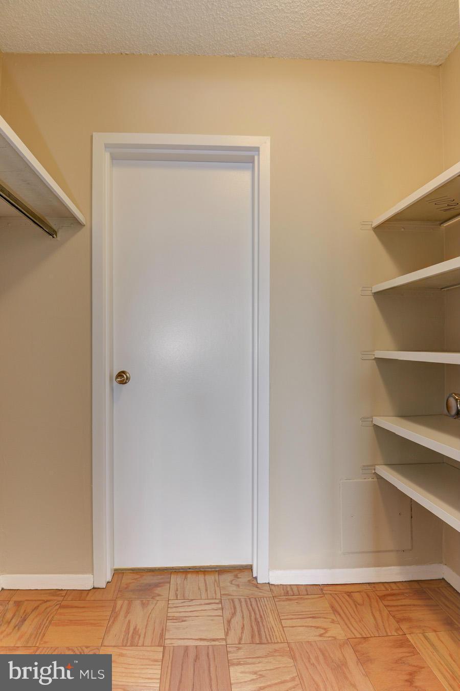 5225 Pooks Hill Road, Unit 717S Bethesda, MD 20814 - Photo 9 of 17 Bath (Master)