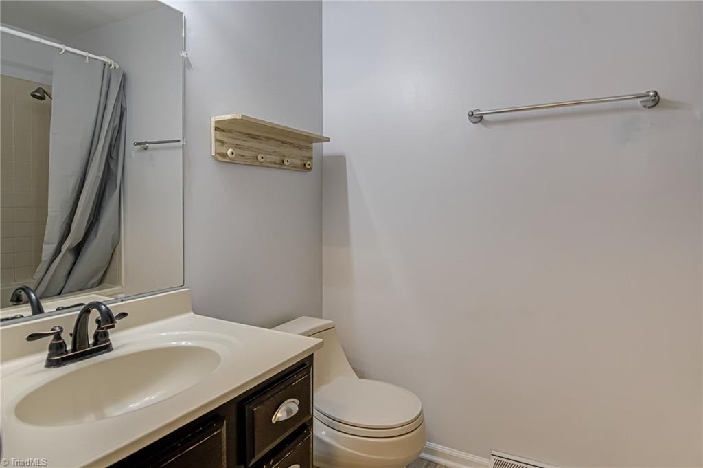 8140 Vance Road Kernersville, NC 27284 - Photo 12 of 34