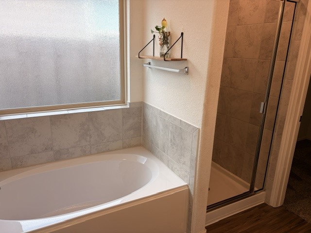 6917 Colorado Bluffs Road Austin, TX 78744 - Photo 8 of 19 a bathroom with a bathtub