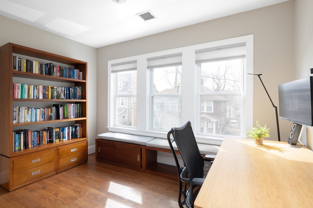 14 Hathaway Street, Unit 2 Boston, MA 02130 - Photo 5 of 11