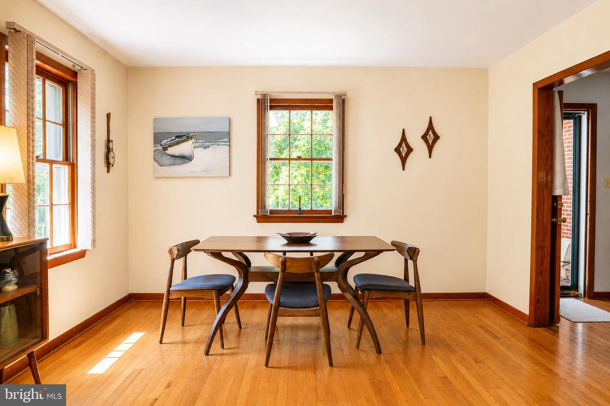 610 Beach Road White Stone, VA 22578 - Photo 5 of 23 Bright and inviting dining space.