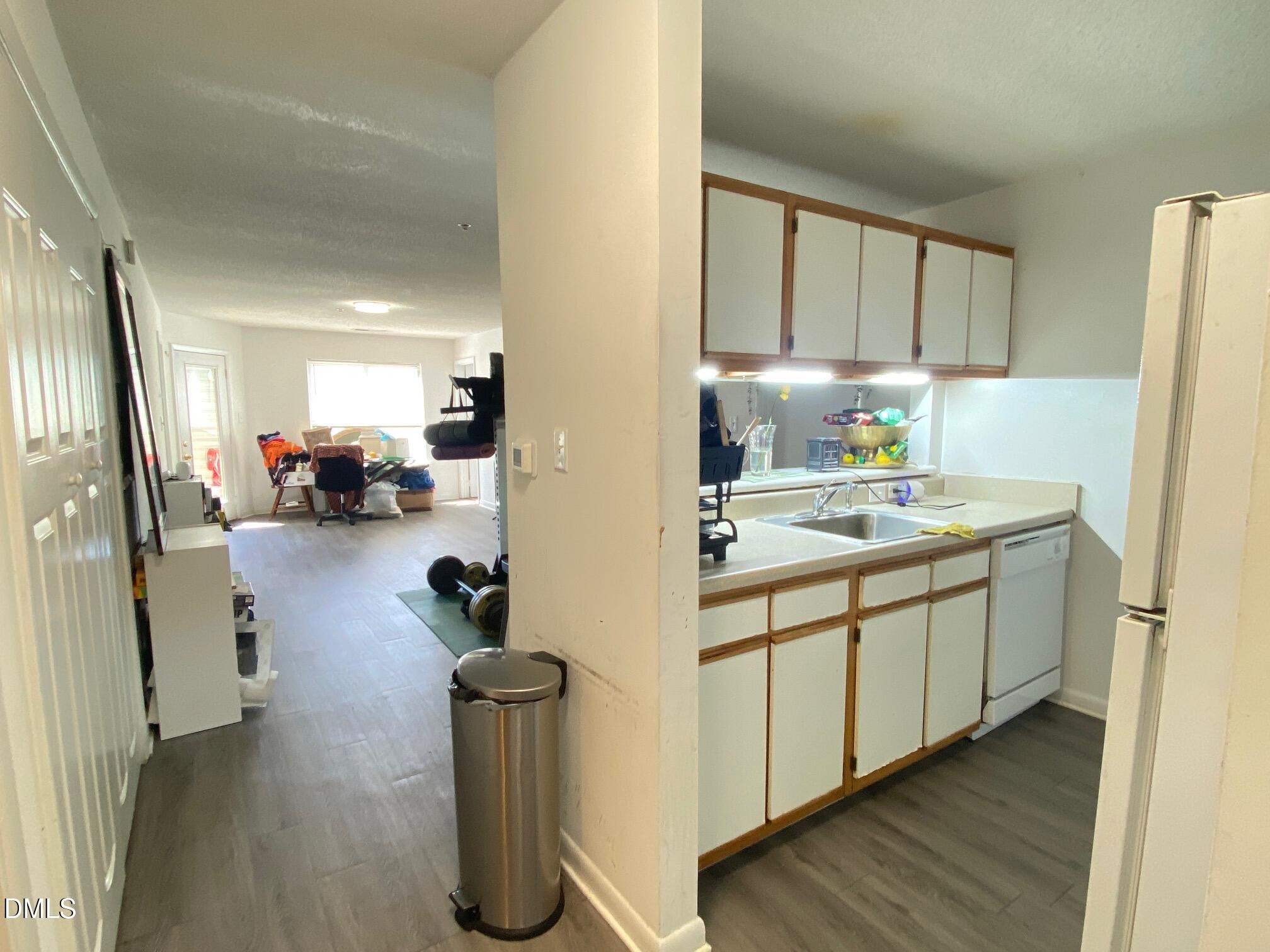 1220 University Court, Unit 203 Raleigh, NC 27606 - Photo 5 of 31 IMG_1489